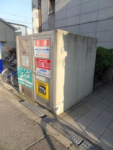 セレストパレのエントランス|★敷地内ゴミ置き場★