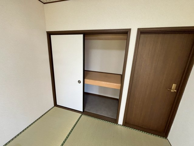 ワイエイハイツの和室
