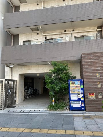 リバーレ浅草ウエストのエントランス