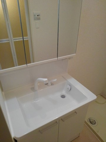 クレセントＢの洗面所