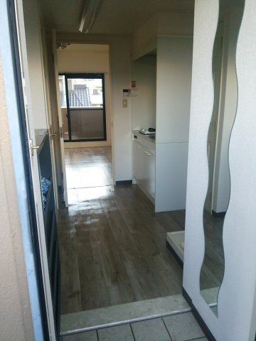 ティエリア豊田の玄関