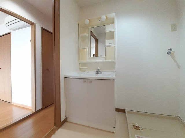 富山市黒瀬の賃貸マンションの独立洗面台