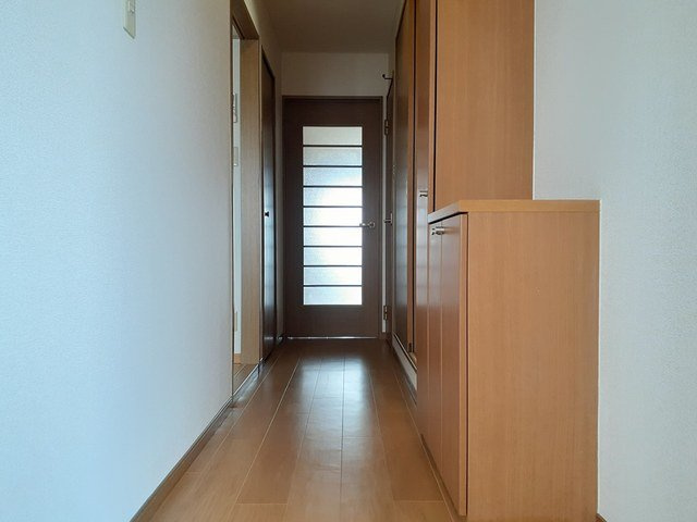 富山市黒瀬の賃貸マンションの玄関