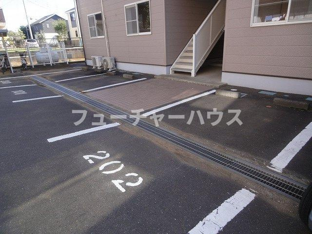 メゾンプルミエールⅢの駐車場|駐車場があります