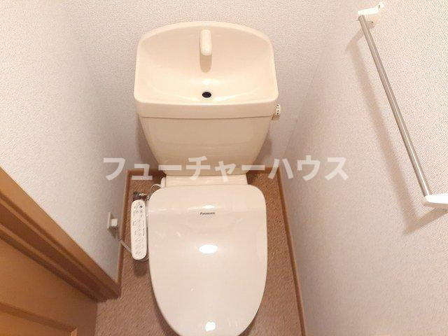 オリエンス八幡前Αのトイレ|清潔感のあるトイレです