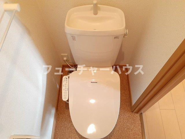 マタザメゾンのトイレ|落ち着いた色調のトイレです