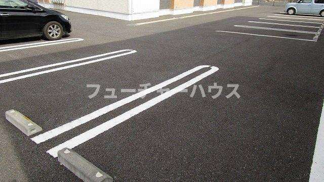 フレシールの駐車場|駐車場があるので、車を買う予定の方も安心です