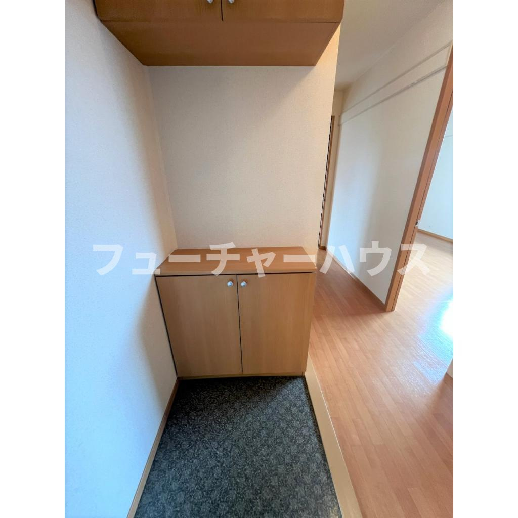 グランシャリオ　Ｃの玄関|※201号室の参考画像です
