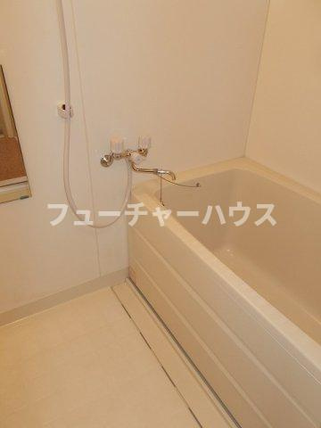 ロマニー平和坂ハイツの浴室|コンパクトで使いやすいお風呂です