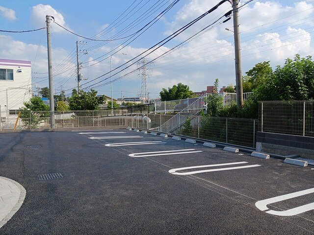 ヴィラ明の沢の駐車場