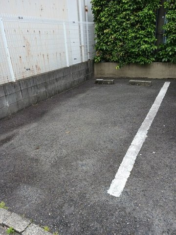 ドミール本城の駐車場