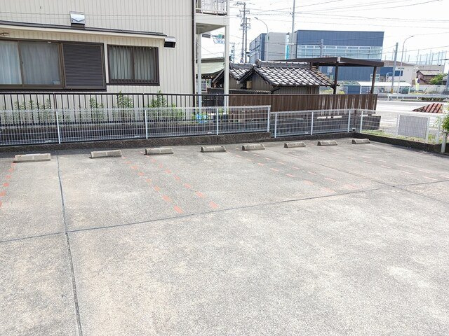 ルミエールの駐車場
