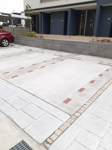 ブラウベルク浦里Ⅱの駐車場