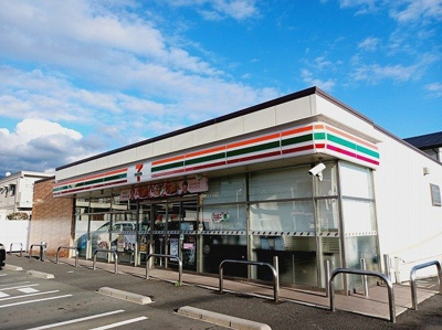 【周辺】 | プレコリーヌⅢ | セブンイレブン　万野原南店まで400m