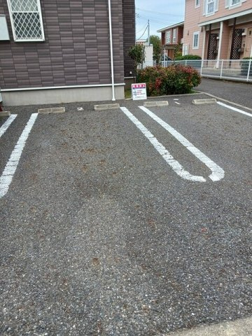 クレストＭ六番館の駐車場