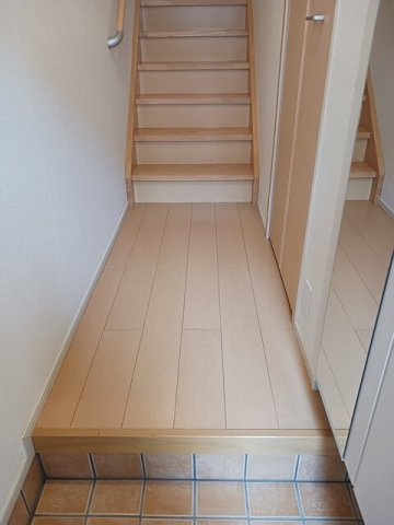 クレストＭ六番館の玄関