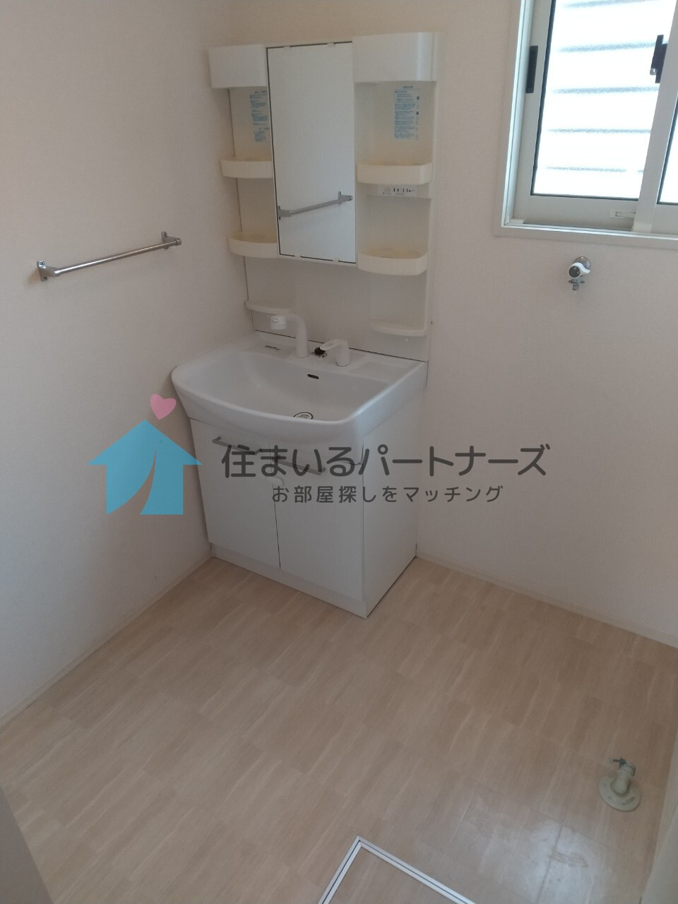 ヴィラフォレストの洗面所|明るい洗面所です
