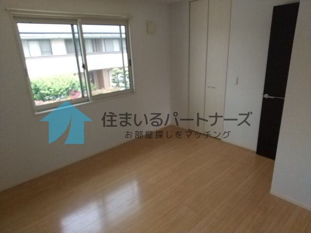 ヴィラフォレストの洋室|落ち着いた色調の洋室です