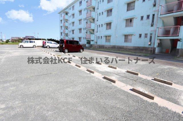 ビレッジハウス城島二号棟の駐車場|駐車場があるので、車を買う予定の方も安心です