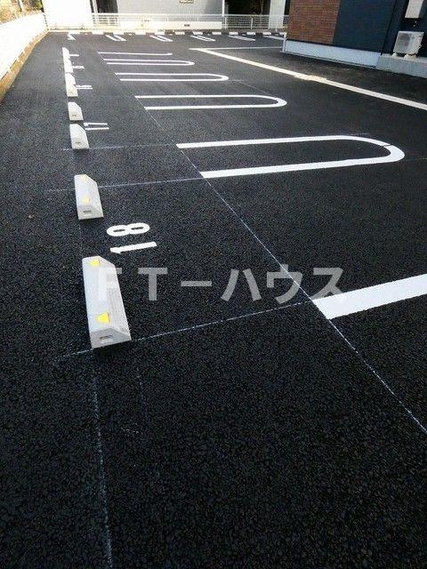 ヴェルジュ宮ノ前の駐車場