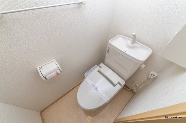 ブルースカイのトイレ|トイレ　ウォシュレット付き。