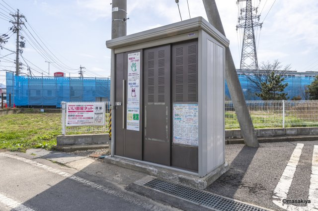 ブルースカイのエントランス|敷地内ゴミステーション
