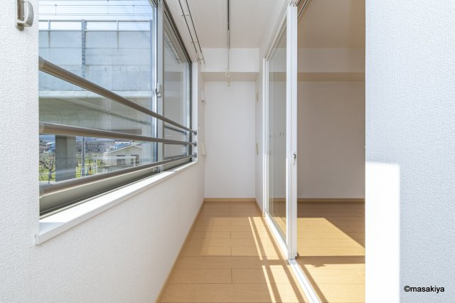 ブルースカイの内装|サンルーム付きのお部屋です。