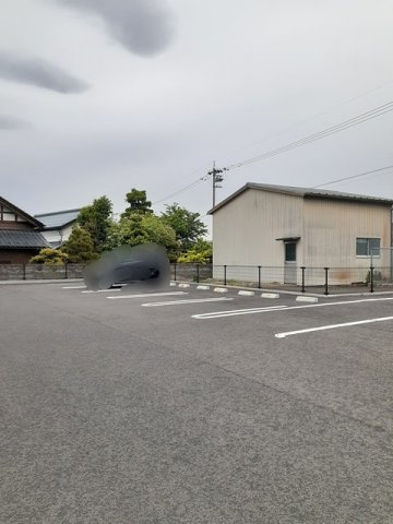 グランブルーの駐車場