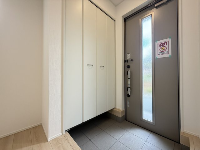 姫路市広畑区才の新築一戸建の玄関