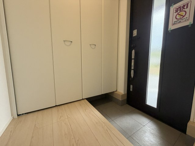姫路市広畑区才の新築一戸建の玄関