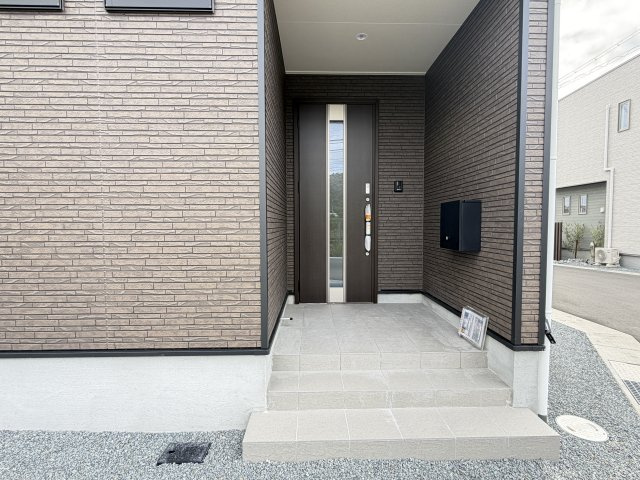 姫路市広畑区才の新築一戸建のエントランス