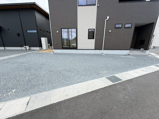 姫路市広畑区才の新築一戸建の駐車場