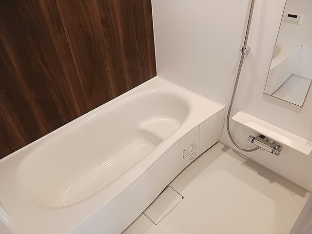 ノイエ　ハイマートの浴室|落ち着いた空間のお風呂です