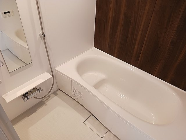 ノイエ　ハイマートの浴室|落ち着いた空間のお風呂です