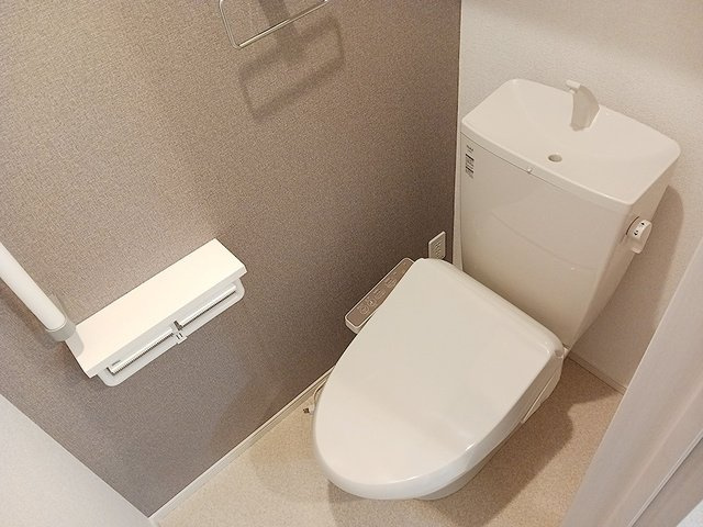 ノイエ　ハイマートのトイレ|落ち着いた色調のトイレです