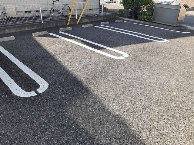 アムールの駐車場|カースペースがあります