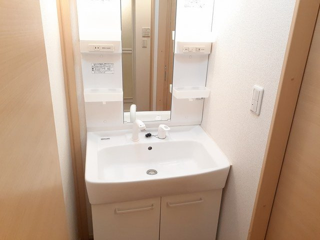 アムールの洗面所|明るい洗面所です