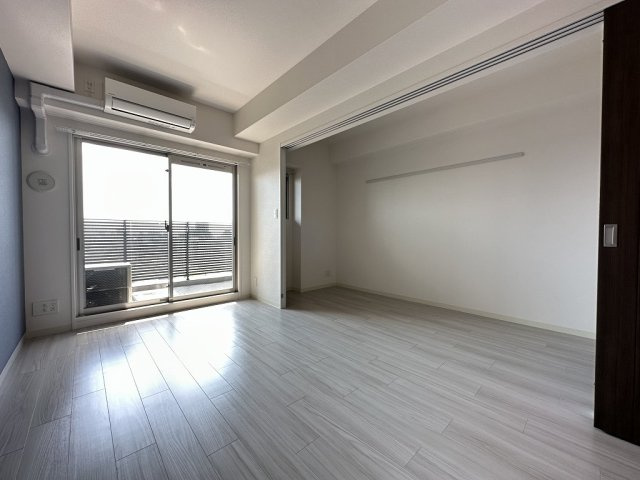 【居間・リビング】エスライズ神戸三宮山手通壱番館