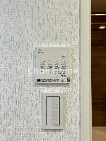 アルシオン北綾瀬の冷暖房・空調設備|【浴室乾燥機】暖房・冷風・換気・乾燥が可能です。毎日を快適に過ごせるうれしい機能が揃っています。雨の日の洗濯物も安心です。