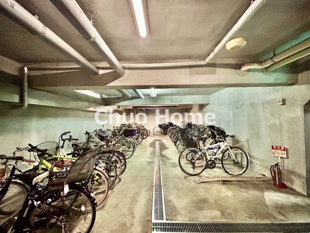 アルシオン北綾瀬の駐輪場|【自転車置き場】最新の空き状況や費用などの詳細は担当スタッフまでお問い合わせください。