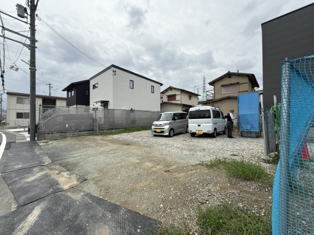 ザ・ニューブライト西今宿の駐車場