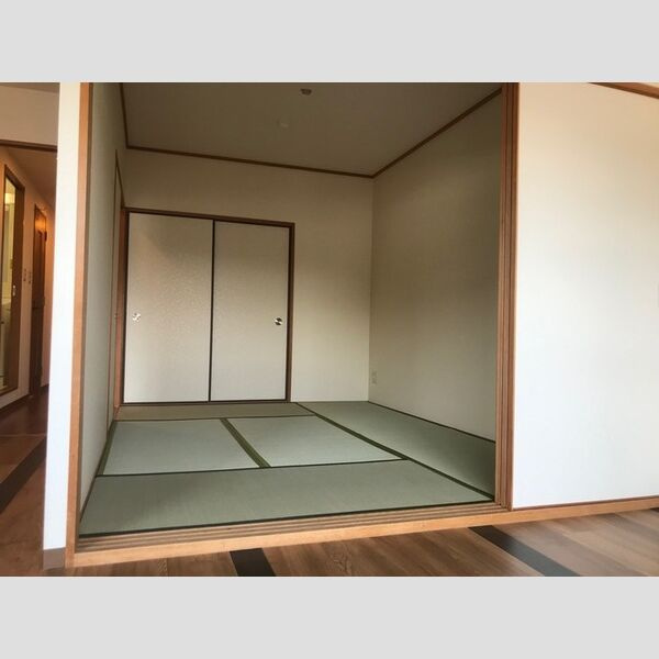 ホワイトロートスの和室