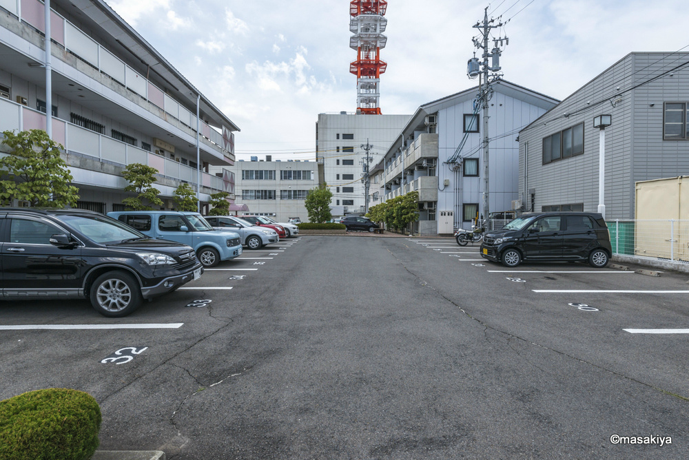 中御所グランバレーＡの駐車場|駐車場
室内の写真は同じ建物内の別のお部屋の物です。