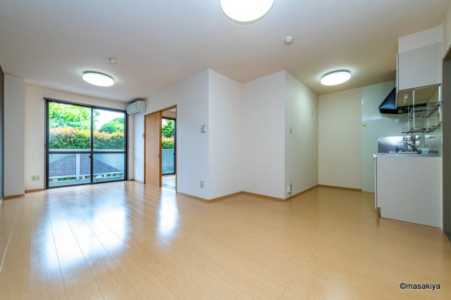 中御所グランバレーＡの居間・リビング|リビング
室内の写真は同じ建物内の別のお部屋の物です。