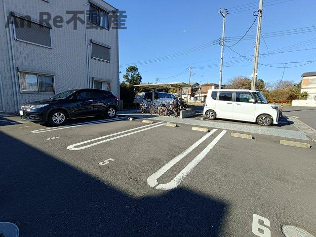 シャルマンドミールの駐車場