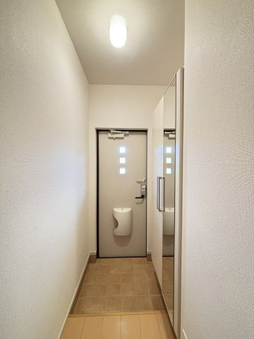 リバーフィールド　わらびの玄関