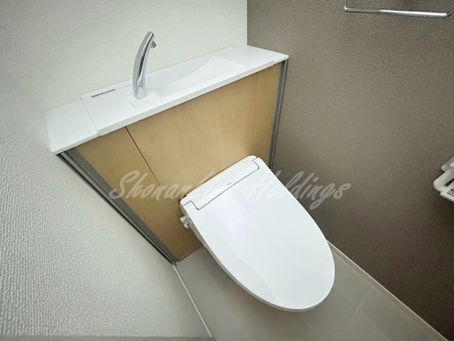 平塚市八重咲町の賃貸マンションのトイレ