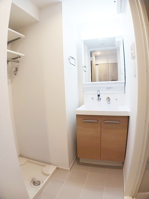 平塚市八重咲町の賃貸マンションの洗面所|パース