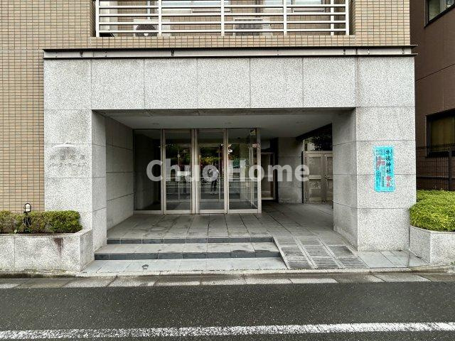 両国石原パークホームズのエントランス|【エントランス】マンションのエントランスは、その物件の印象を決める、顔とも言える場所です。毎日通る場所ですからきれいなのが一番です。