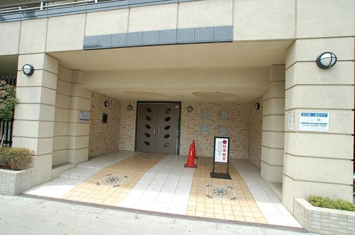 ステージグランデ三軒茶屋アジールコートのエントランス|毎日通るエントランスはこのようになっています